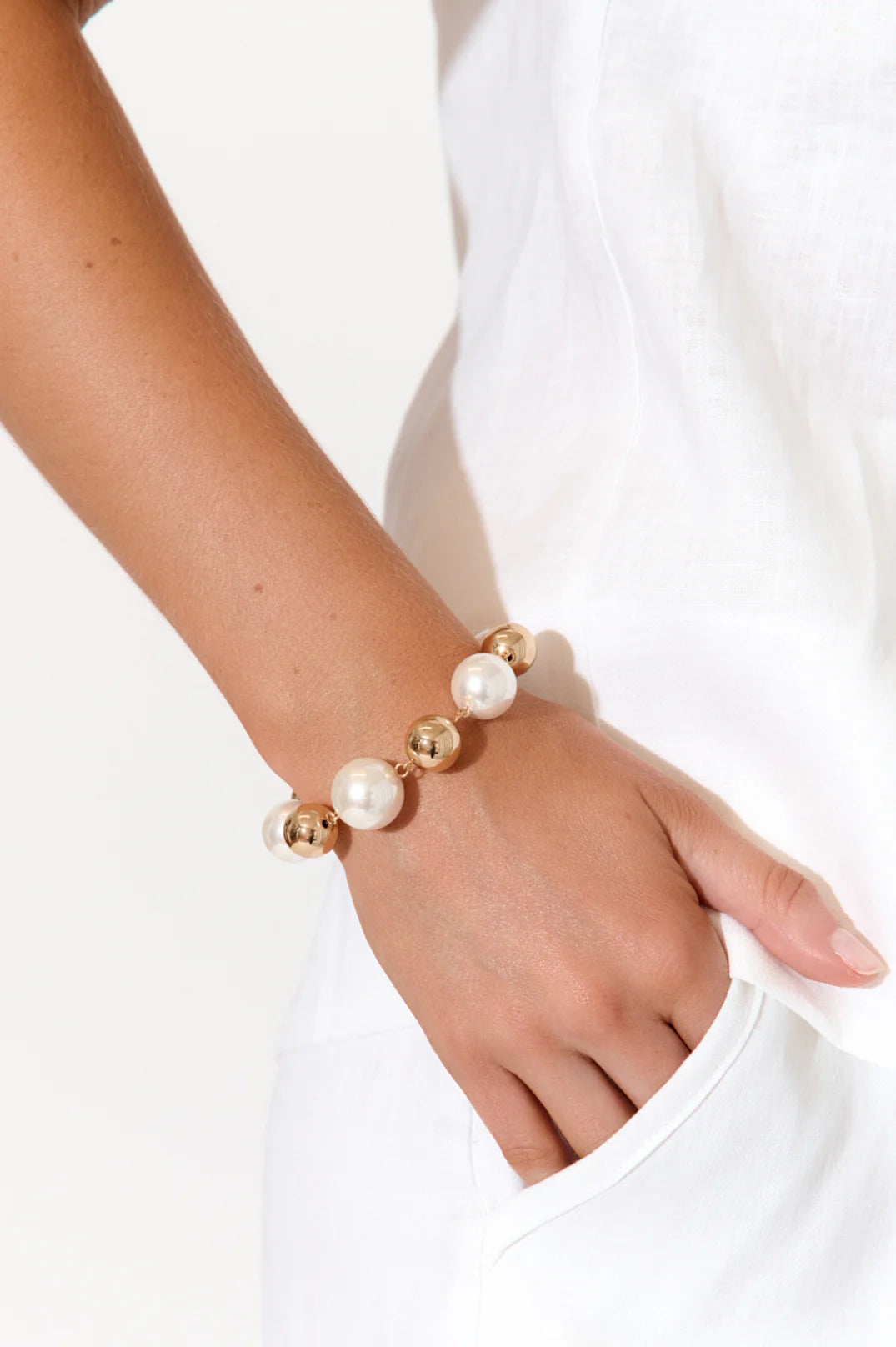 Faux Pearl Metal Ball Bracelet (Cream/Gold)