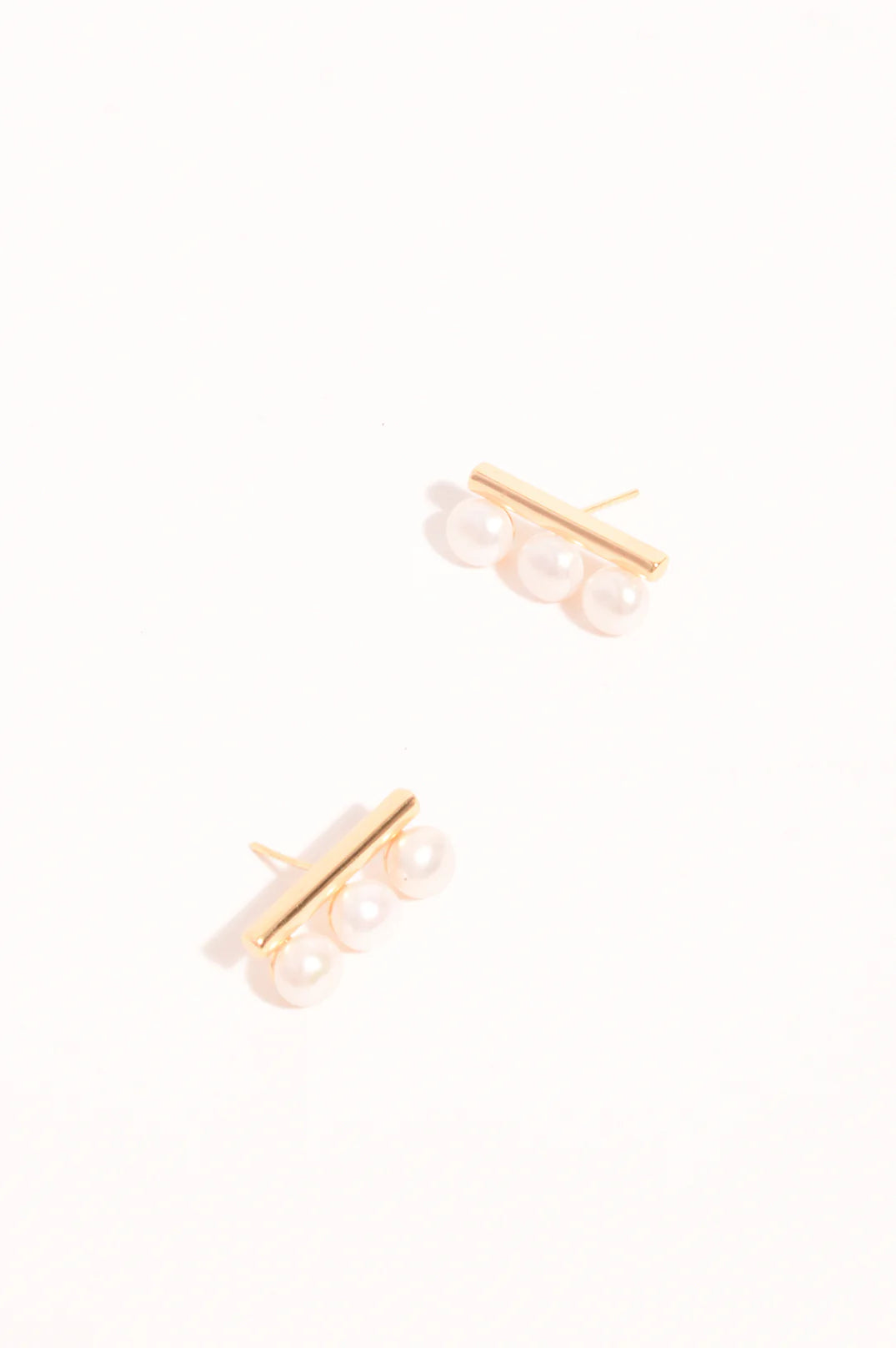 Pearl Panel Stud Earrings (Gold)