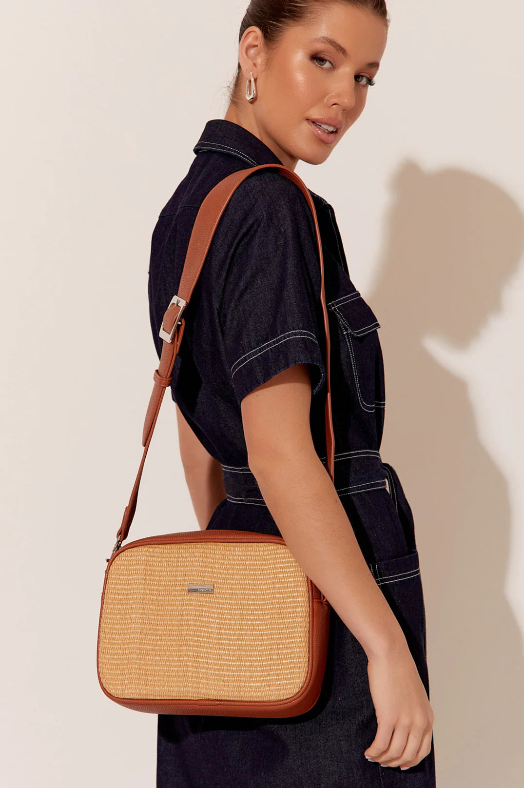 PALOMA WEAVE CONTRAST TRIM CAMERA BAG (TAN/NATURAL)