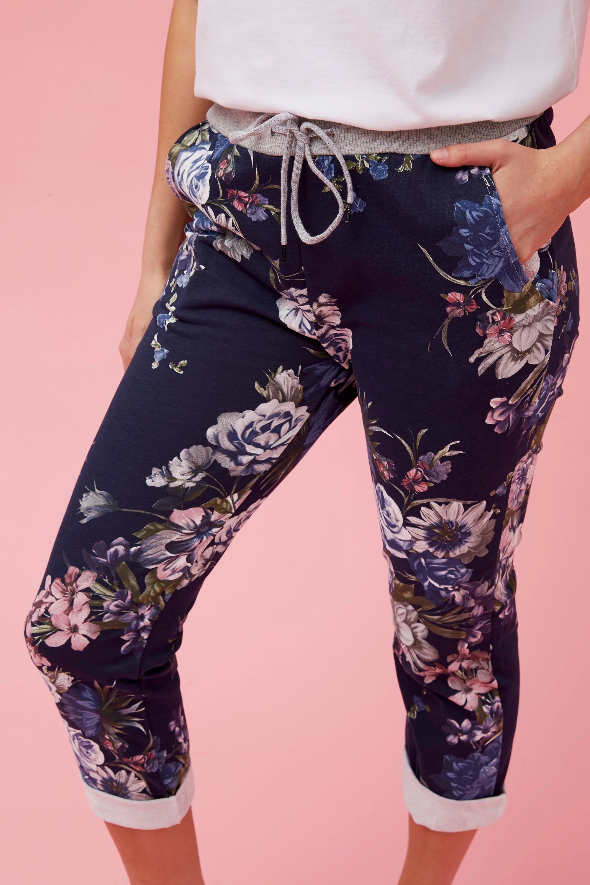 JAN FLORAL JOGGER (NAVY)